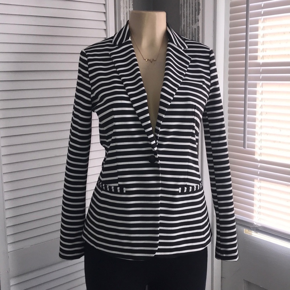Mossimo black and white striped blazer. - Picture 2 of 9